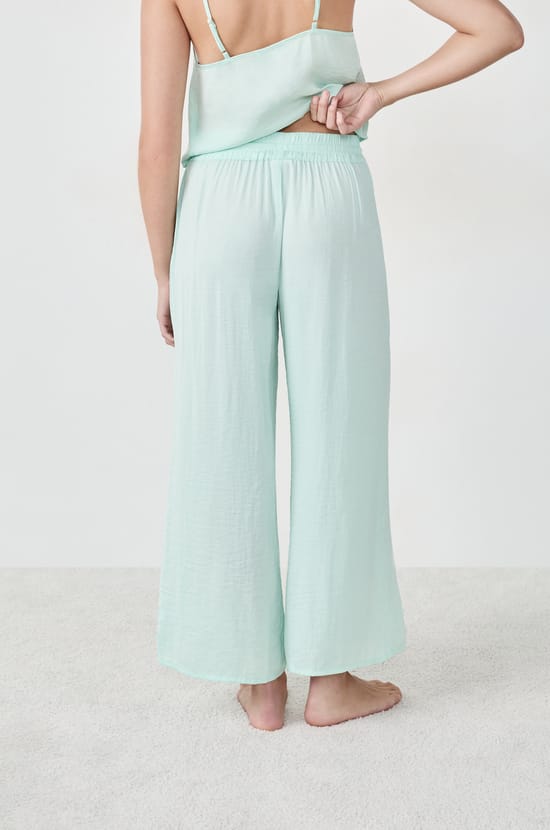 Pantalon satiné 7/8 coupe large;${refinementColor}