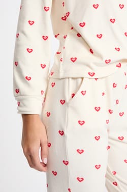 Pyjama 2 pièces à motifs coeurs;${refinementColor}