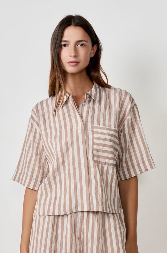 Short-sleeved striped shirt;${refinementColor}