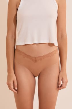 Hipster avec d&eacute;tail dentelle;${refinementColor}
