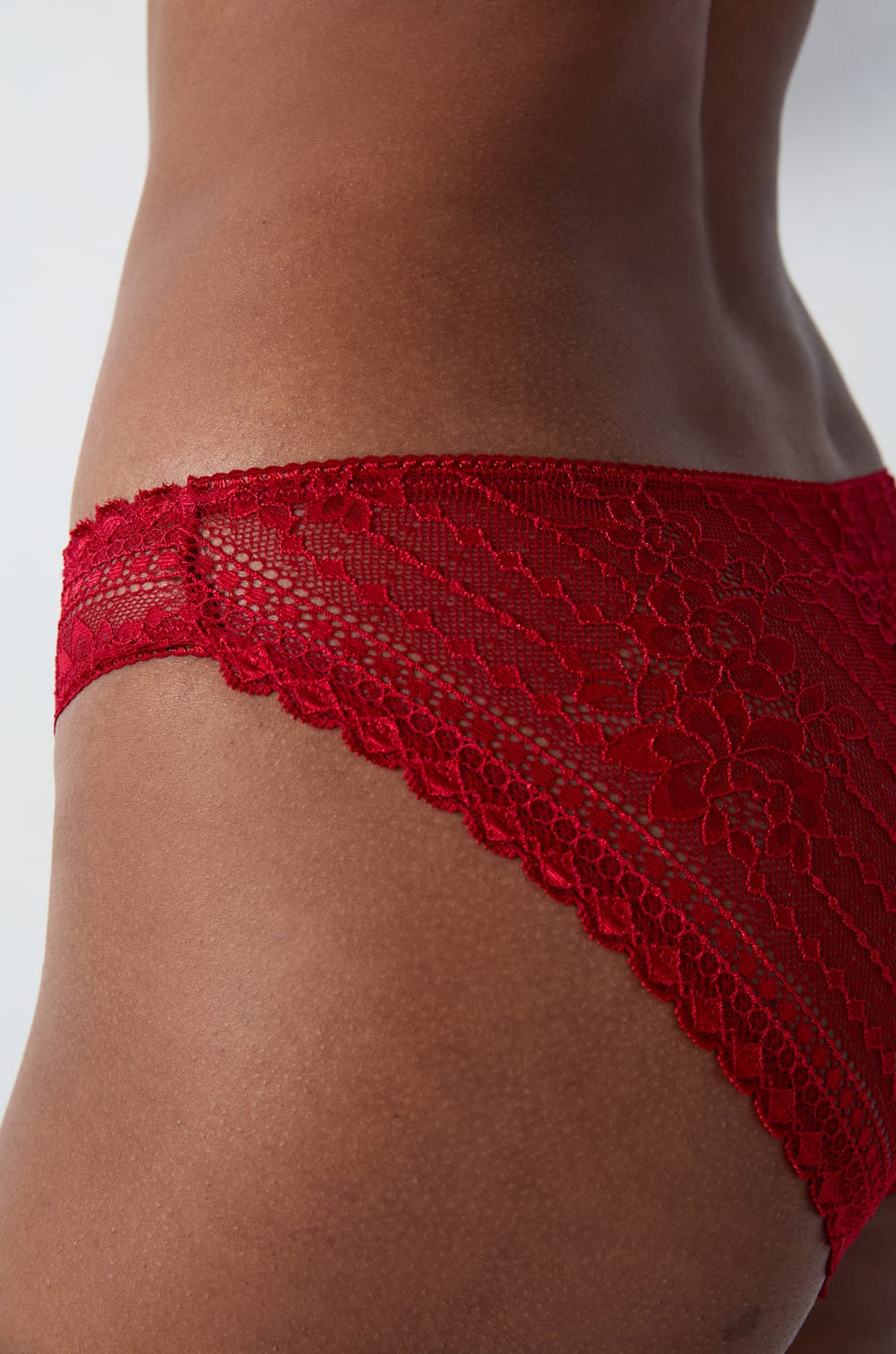 Lace Brief;${refinementColor}