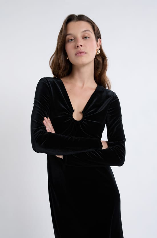 Robe &agrave; manches longues en velours avec d&eacute;tail anneaux;${refinementColor}