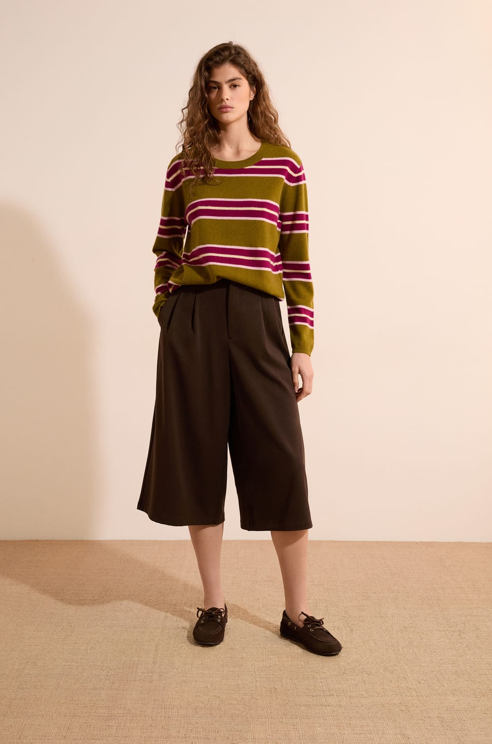 Pull col rond ray&eacute; 100% cachemire;${refinementColor}