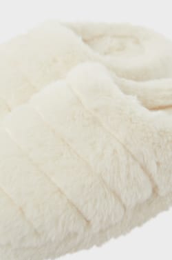 Chaussons mules en fausse fourrure;${refinementColor}