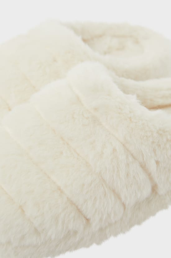 Chaussons mules en fausse fourrure;${refinementColor}