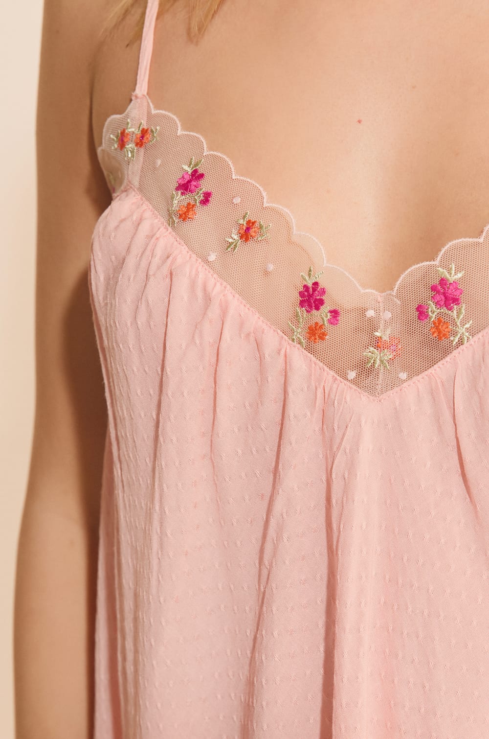 Chemise de nuit  avec d&eacute;tails en dentelle fleuris;${refinementColor}