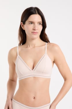 Wireless Triangle Bra with Removable Cotton Pads;${refinementColor}