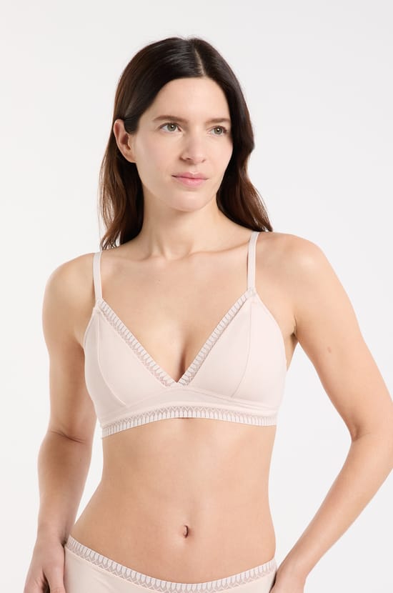 Wireless Triangle Bra with Removable Cotton Pads;${refinementColor}