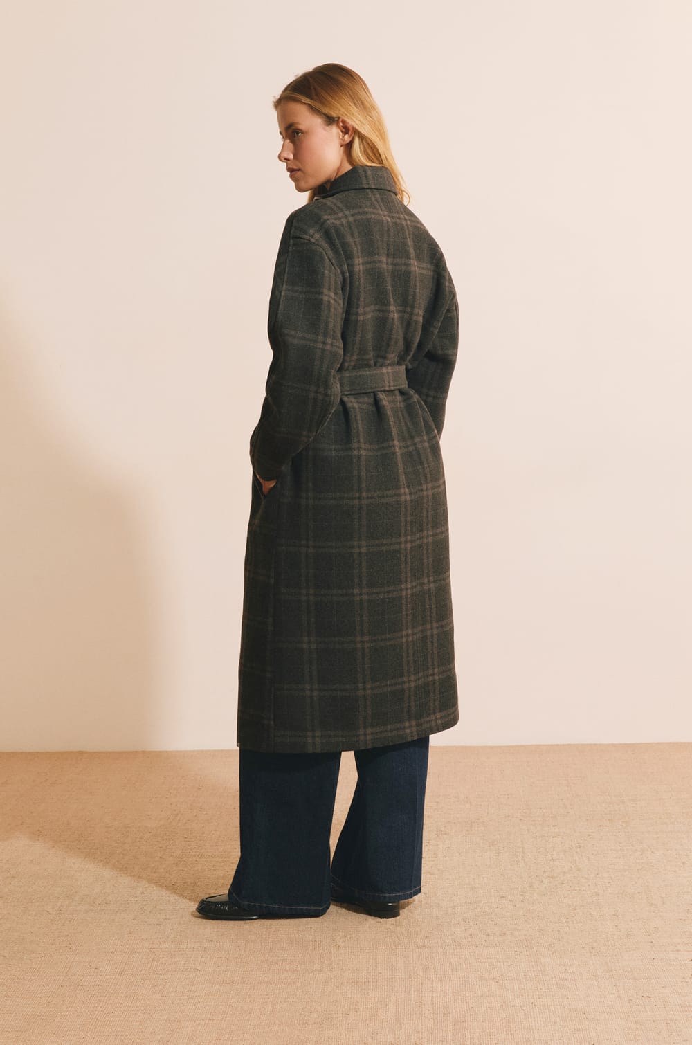 Manteau long &agrave; carreaux avec laine;${refinementColor}