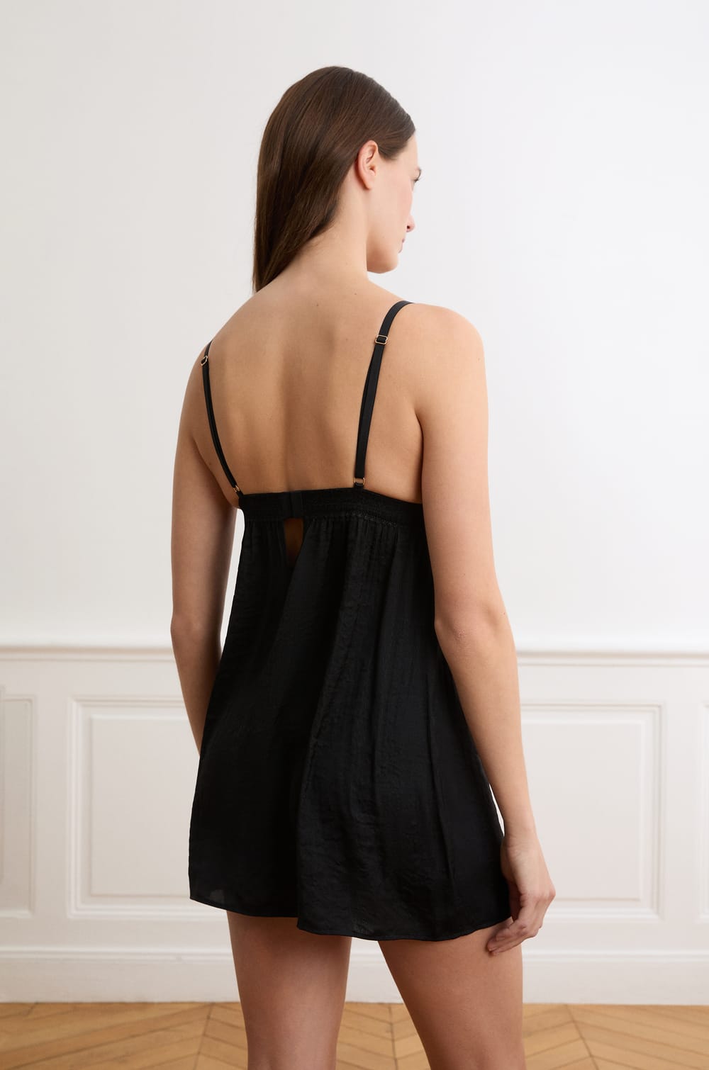 Nuisette satin&eacute;e &agrave; d&eacute;tails dentelle avec pads amovibles;${refinementColor}