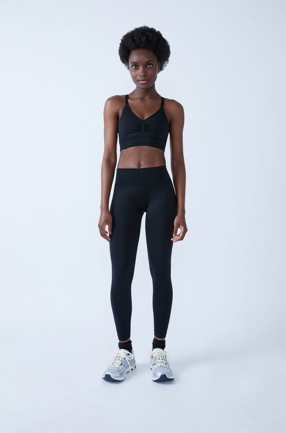 Legging deportivo efecto push-up;${refinementColor}