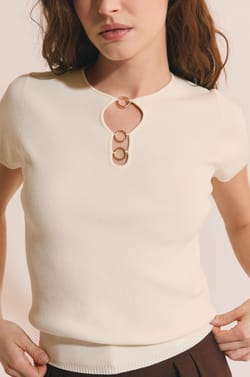 T-shirt manches courtes avec d&eacute;tail bijoux;${refinementColor}