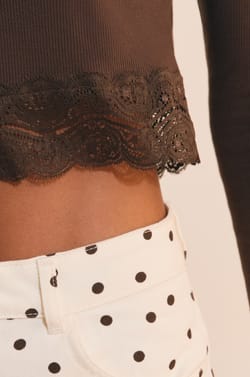 T-shirt court manches longues avec dentelle en coton;${refinementColor}