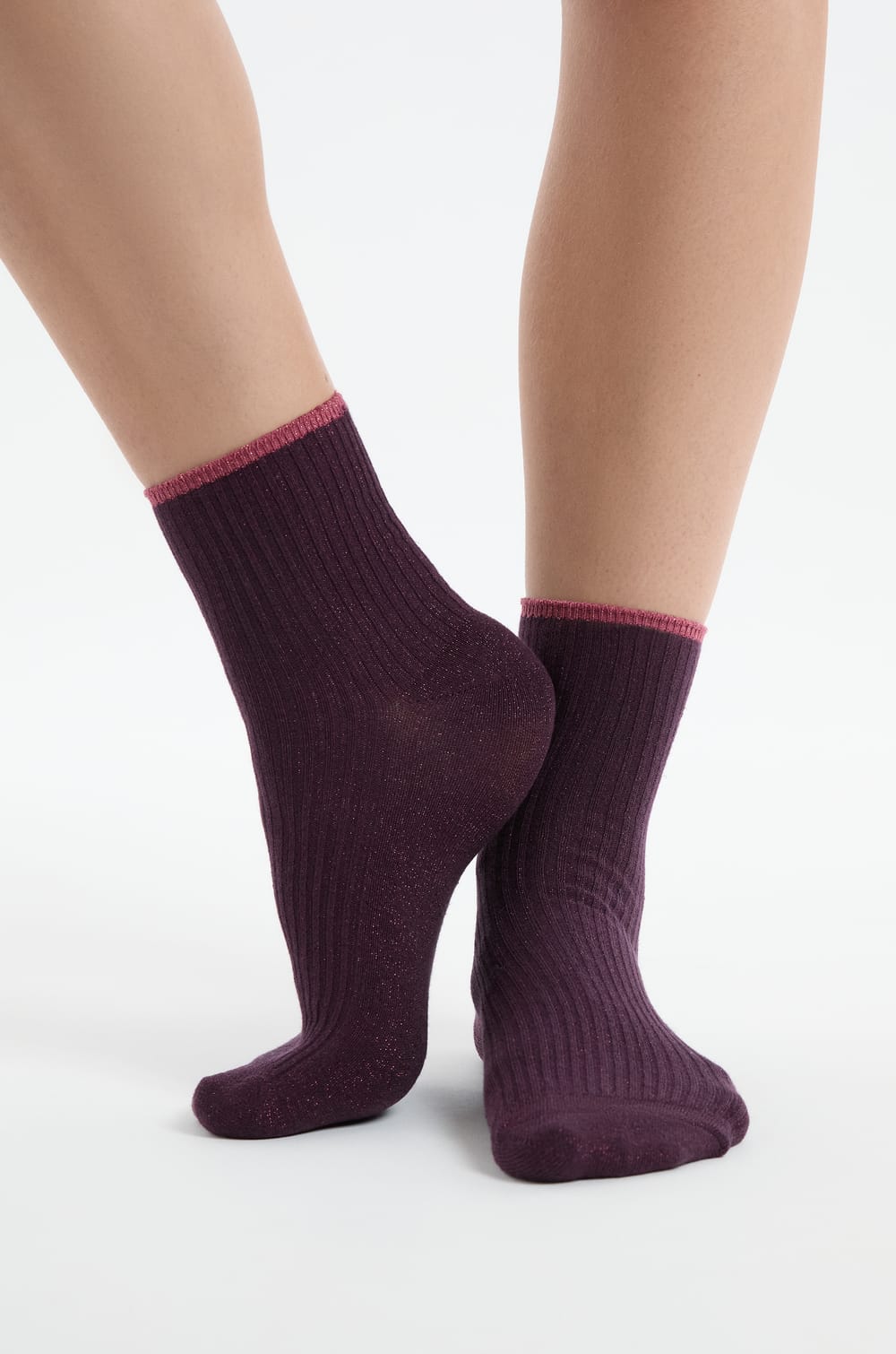 Calcetines de algodón con acabado brillante;${refinementColor}