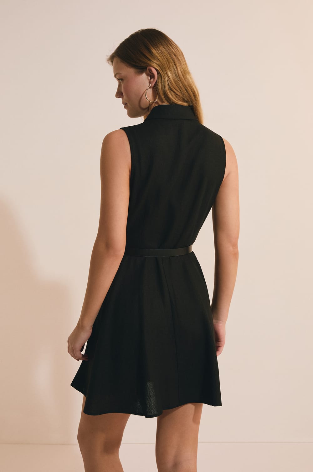 Robe courte sans manches avec lin;${refinementColor}