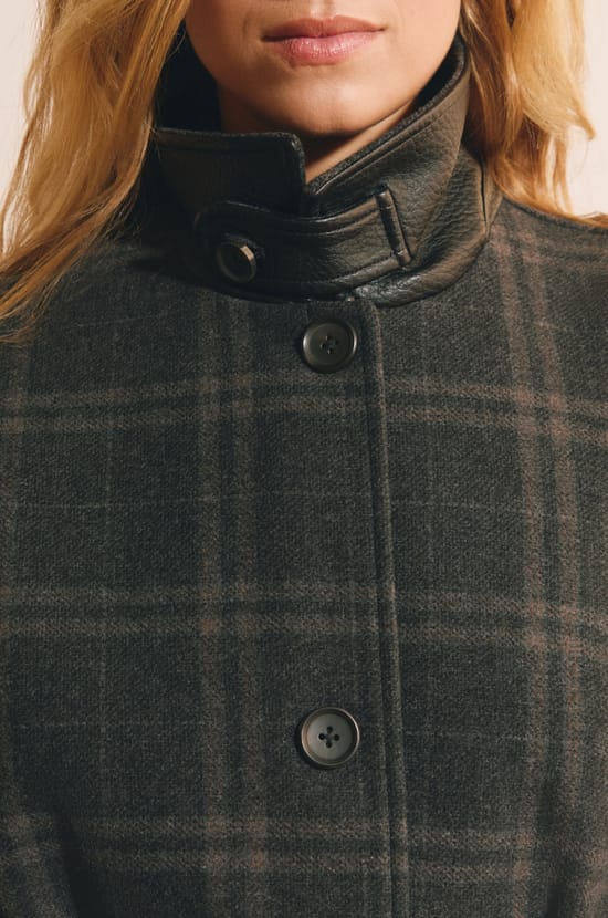 Manteau long &agrave; carreaux avec laine;${refinementColor}