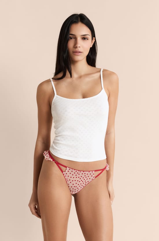 Tanga de tul con estampado de corazones;${refinementColor}