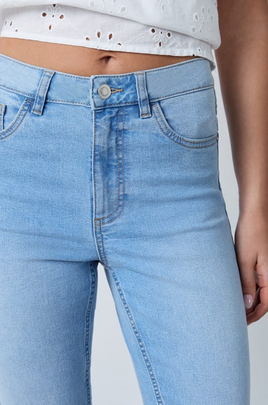 Slim fit jeans;${refinementColor}