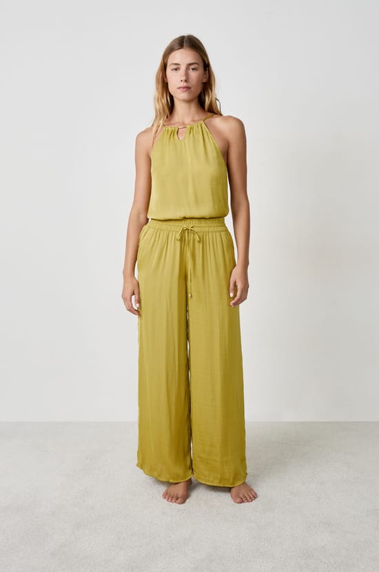 Pantalon satin&eacute; coupe large;${refinementColor}