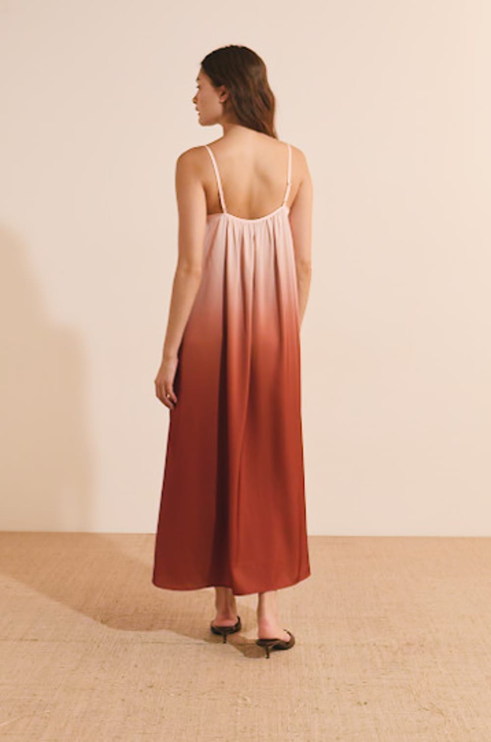 Robe longue satin&eacute;e;${refinementColor}