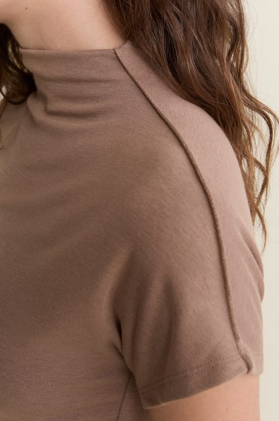 T-shirt &agrave; manches courtes &agrave; col montant;${refinementColor}