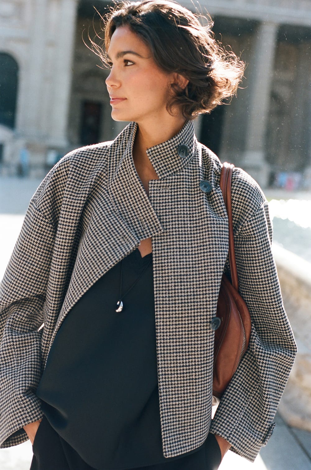 Manteau court avec laine &agrave; motif pied-de-poule et col montant;${refinementColor}