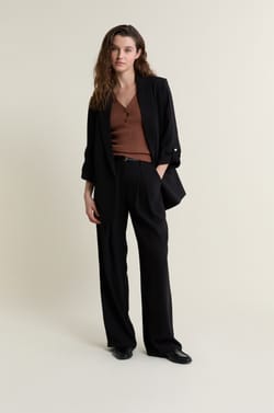 Pull col V manches courtes c&ocirc;tel&eacute;;${refinementColor}