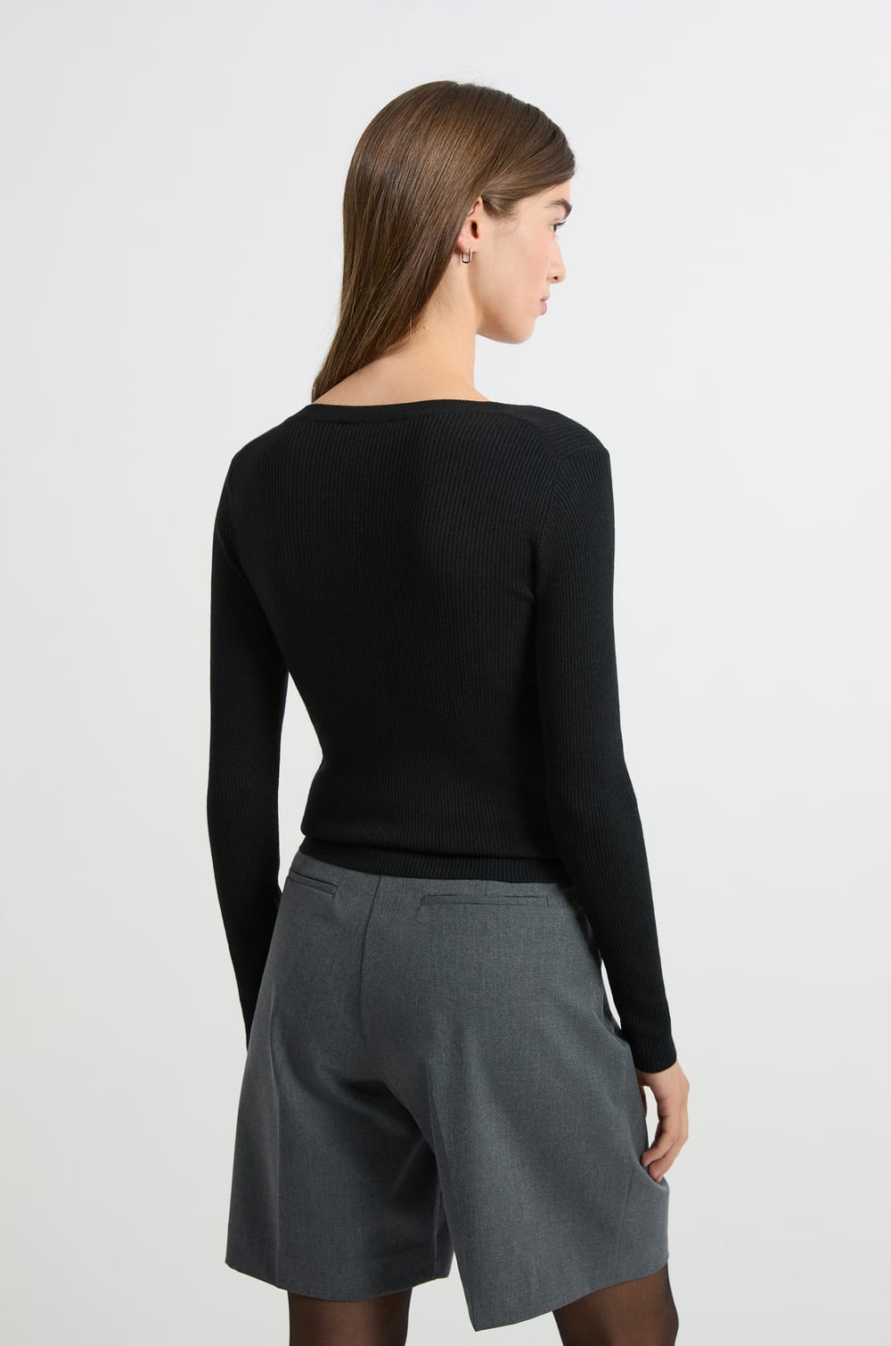 Pull col V avec laine;${refinementColor}