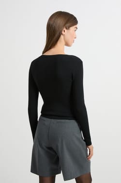 Pull col V avec laine;${refinementColor}