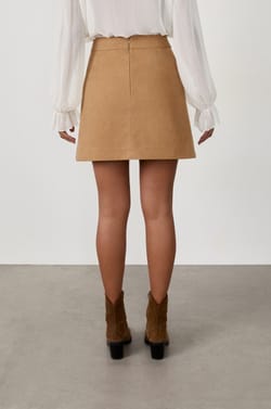 Short smooth skirt;${refinementColor}