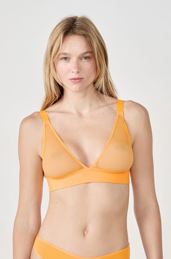Wireless triangle bra in tulle;${refinementColor}