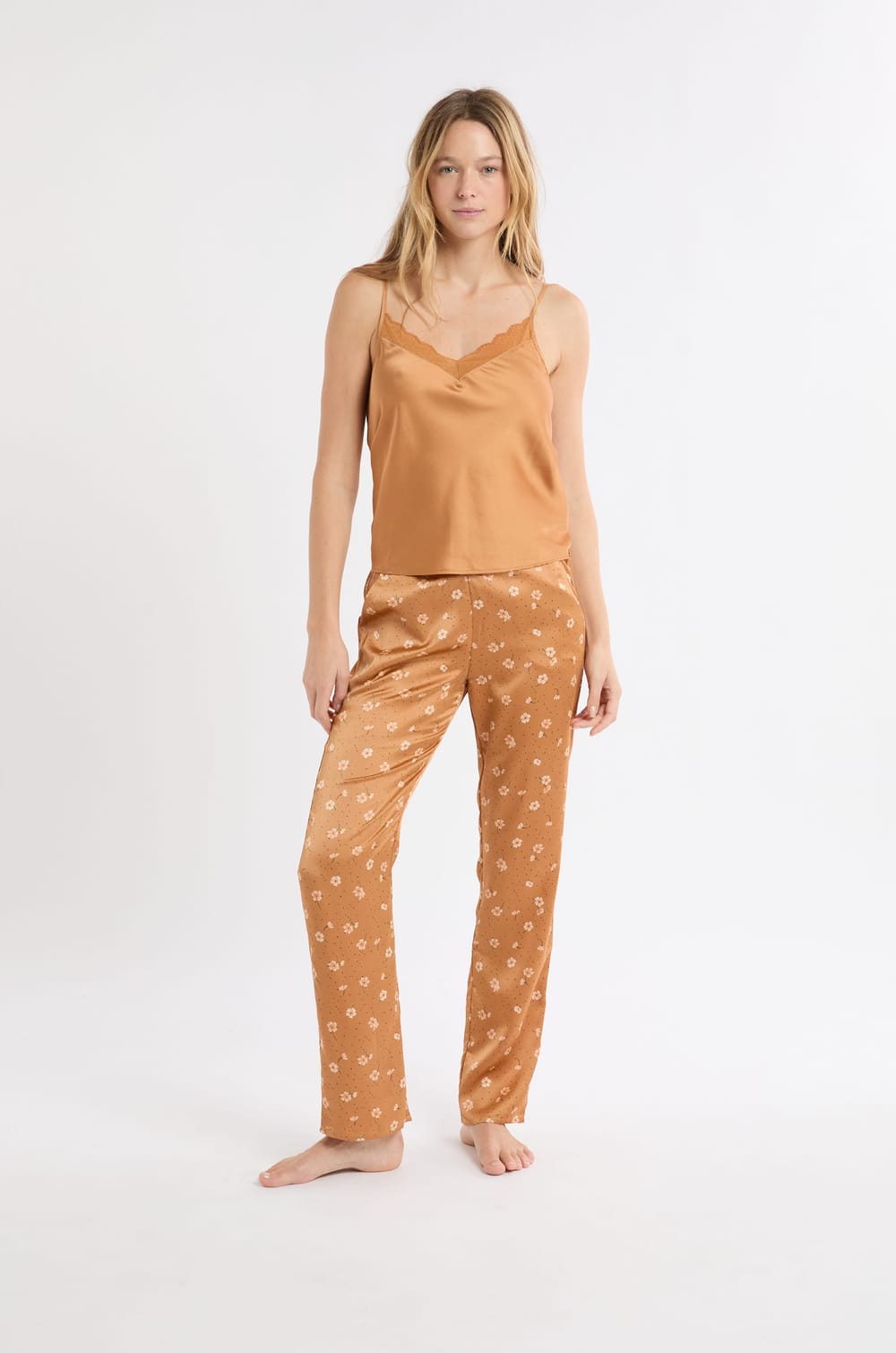 Ensemble de pyjama 3 pièces satiné à motifs fleurs;${refinementColor}