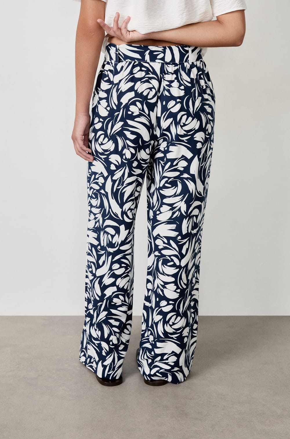 Printed fluid trousers;${refinementColor}