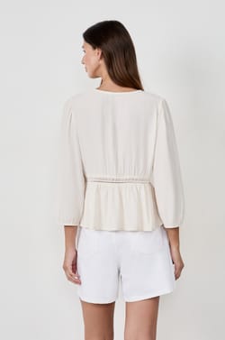 Blouse manches longues avec broderies;${refinementColor}