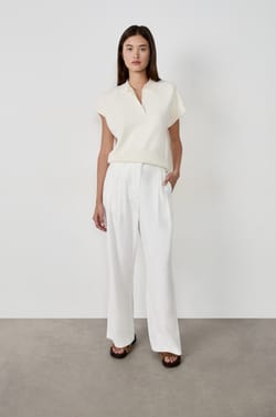 Sleeveless polo neck sweater;${refinementColor}