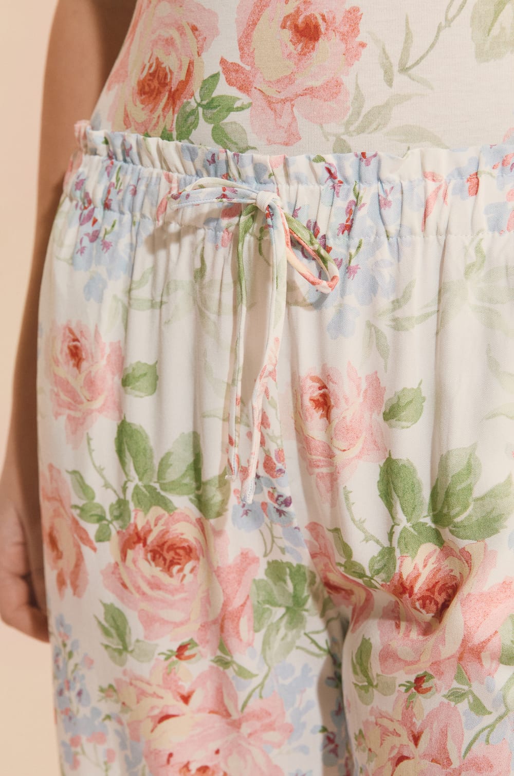 Pantalon de pyjama &agrave; motif fleuri;${refinementColor}