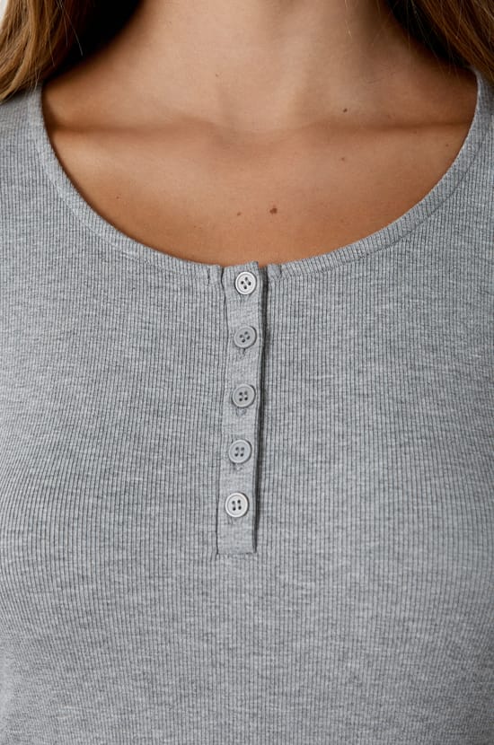 T-shirt manches longues avec boutons;${refinementColor}