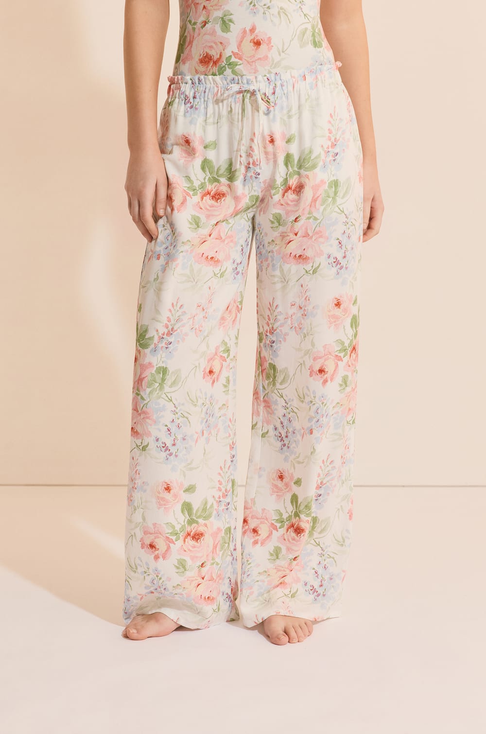 Pantalon de pyjama &agrave; motif fleuri;${refinementColor}