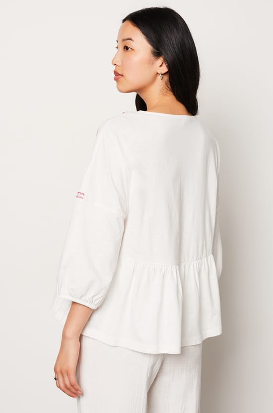 Three-quarter sleeve embroidered T-shirt;${refinementColor}