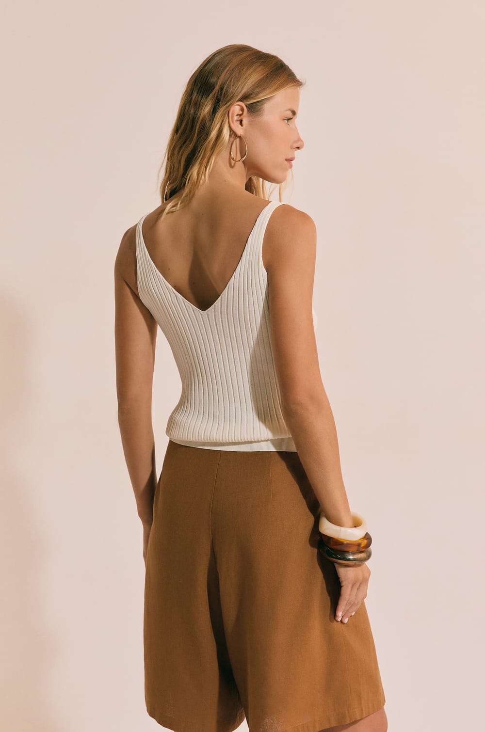 D&eacute;bardeur col V;${refinementColor}