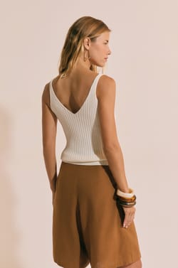 D&eacute;bardeur col V;${refinementColor}