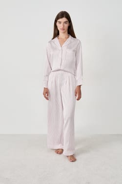 Pantalon de pyjama en satin à rayures;${refinementColor}