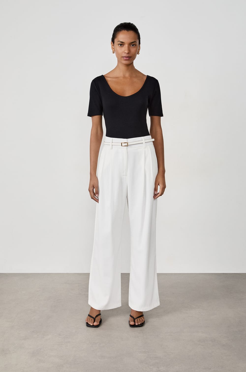 T-shirt col V dos nu en coton;${refinementColor}