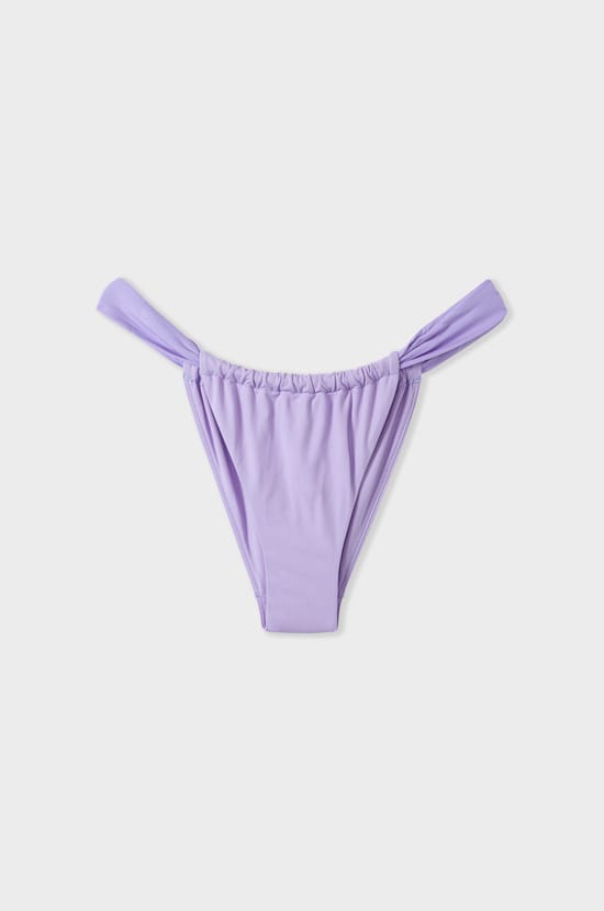 Braguita bikini brasileña tiro alto;${refinementColor}