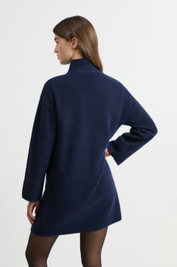 Robe courte en cachemire;${refinementColor}