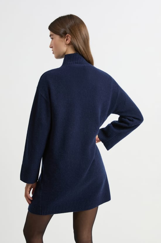 Robe courte en cachemire;${refinementColor}