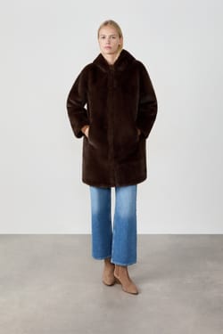 Manteau long en fausse fourrure;${refinementColor}