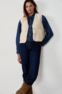 Veste sans manches en fausse fourrure;${refinementColor}