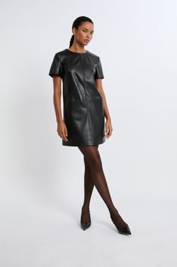 Robe courte droite effet cuir;${refinementColor}