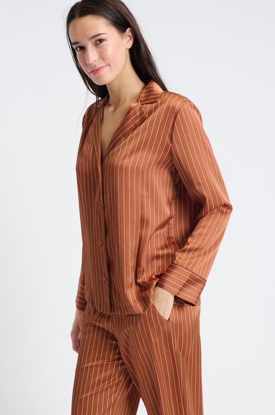 Chemise de pyjama satiné à rayures;${refinementColor}